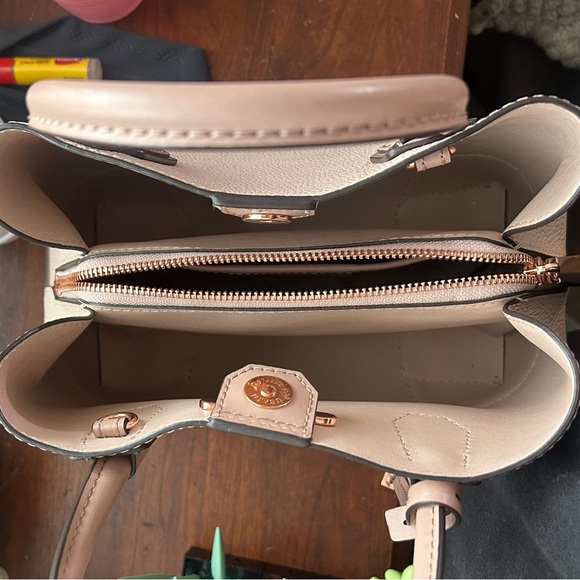 Michael Kors hand bag/side purse with attachable strap - Picture 6 of 8